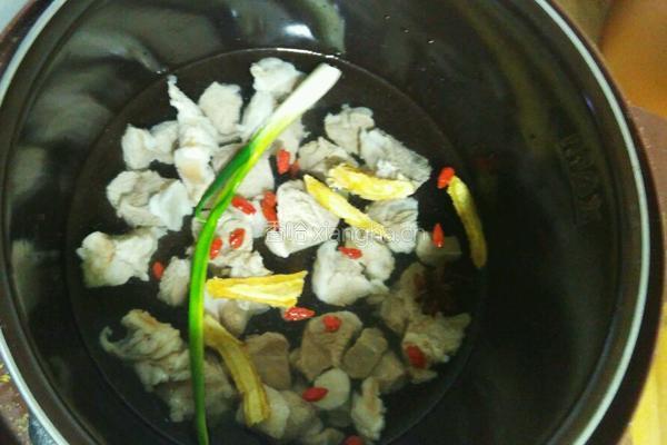 黄芪羊肉胡萝卜汤的做法图解9