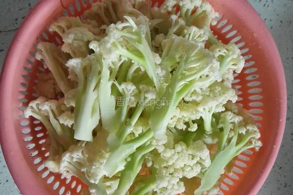 有机花菜炒肉片的做法图解1