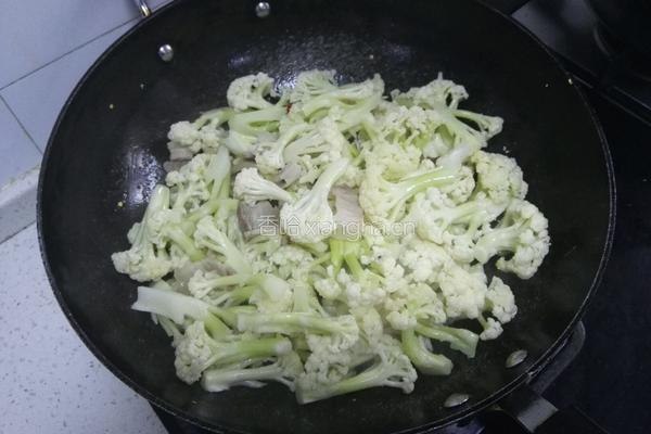 有机花菜炒肉片的做法图解4