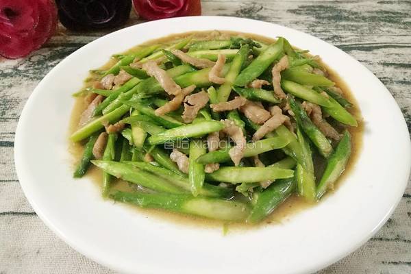 芦笋炒肉丝的做法图解1