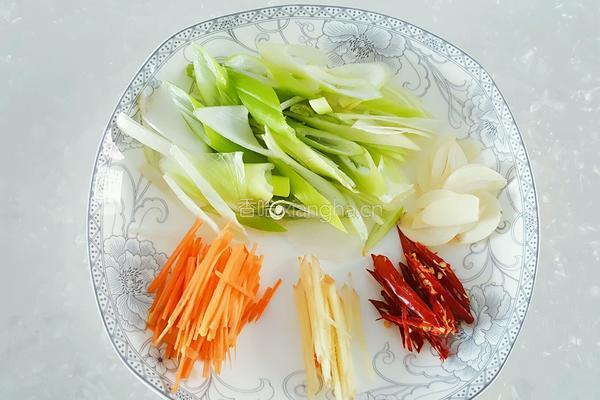 爆炒海螺片的做法图解3