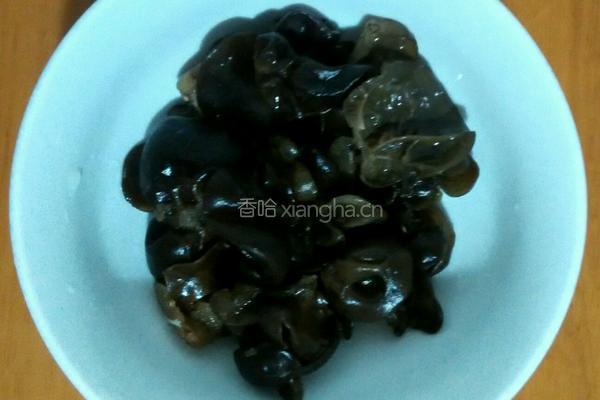 洋葱木耳炒山药的做法图解2