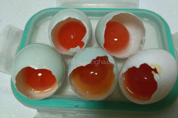 蛋黄酥的做法图解1