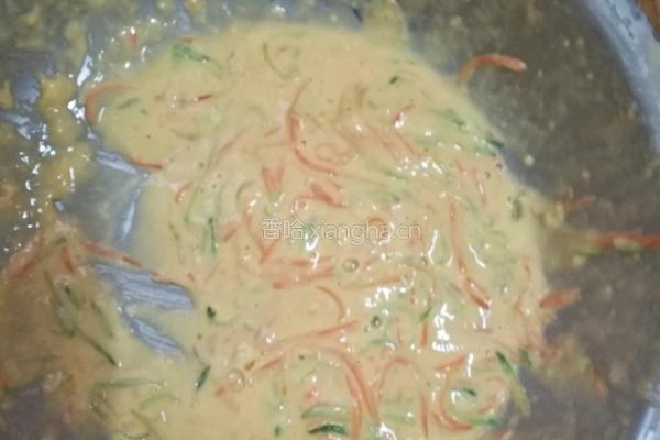 胡萝卜青瓜丝鸡蛋饼的做法图解2