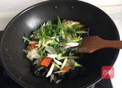 葱爆双耳的做法图解7