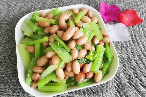 凉拌芹菜花生米的做法图解5
