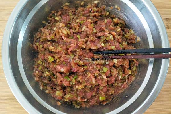 猪肉芹菜大葱馅煎饺的做法图解8