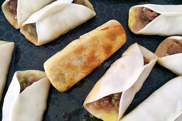 猪肉芹菜大葱馅煎饺的做法图解15