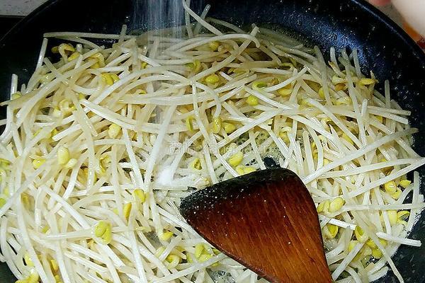 豆芽菜炒青蒜的做法图解5