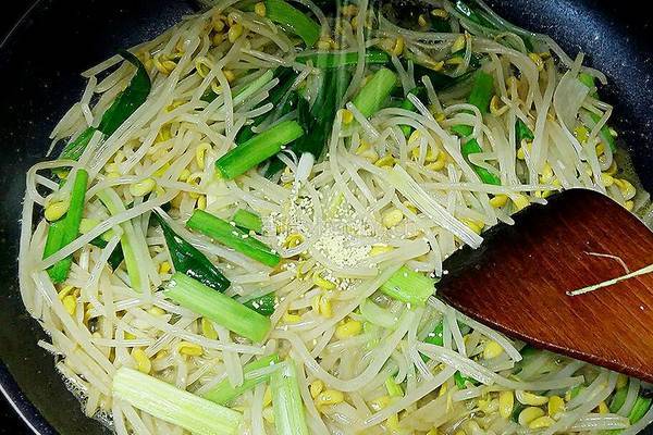 豆芽菜炒青蒜的做法图解10
