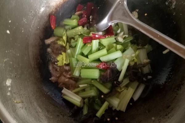 芹菜炒肉丝的做法图解4