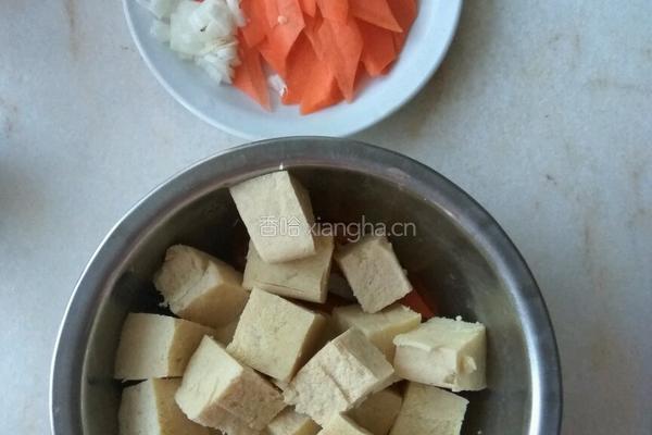 红焖冻豆腐的做法图解2