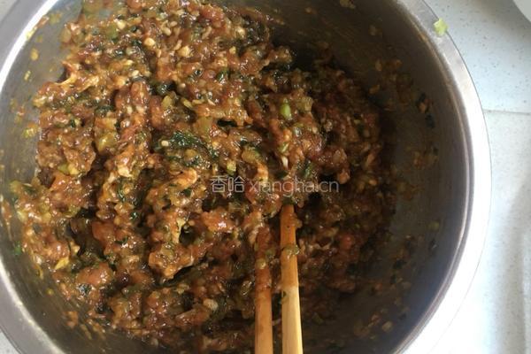 猪肉芹菜饺子的做法图解4