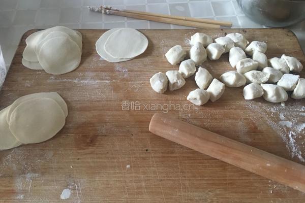 猪肉芹菜饺子的做法图解5