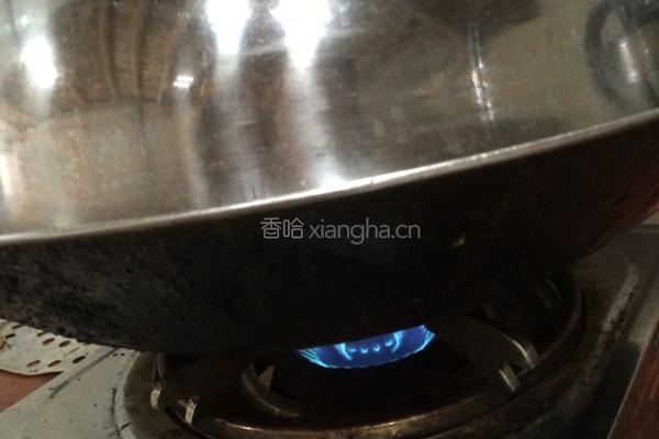 黄花菜鲫鱼汤的做法图解6