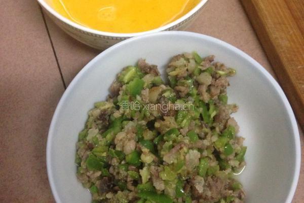 煎鸡蛋饺的做法图解1