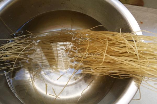 粉条炒肉末的做法图解1