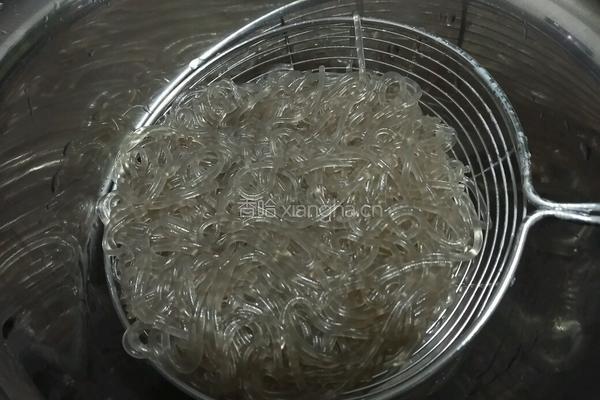 白菜粉条馅包子的做法图解5