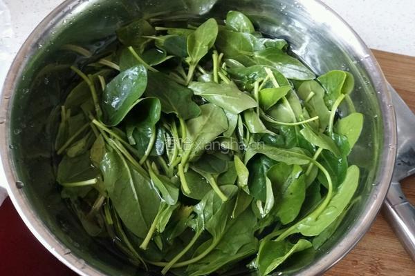 菠菜鸡蛋虾米面条的做法图解2