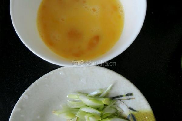 蒜黄炒鸡蛋的做法图解2