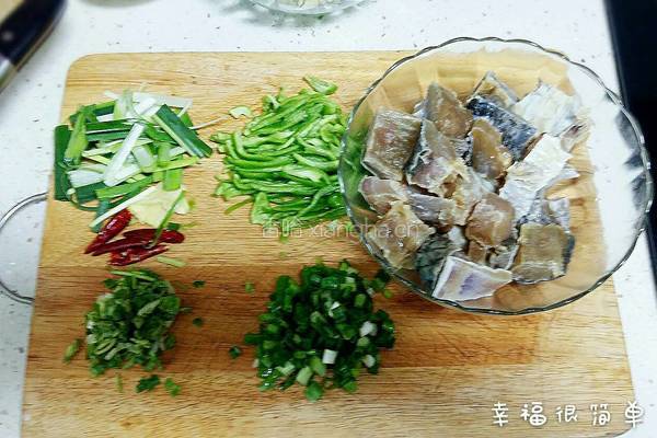 红烧咸鱼块的做法图解2