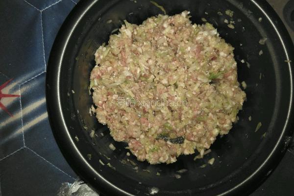 白菜猪肉饺子的做法图解5