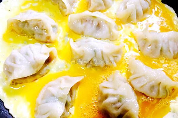 抱蛋煎芹菜猪肉饺的做法图解13