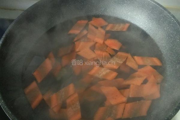 土豆片炒胡萝卜的做法图解2