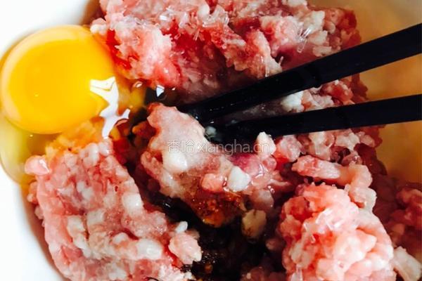 茄子烤肉饼的做法图解1
