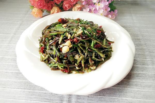 炒蕨菜的做法图解10