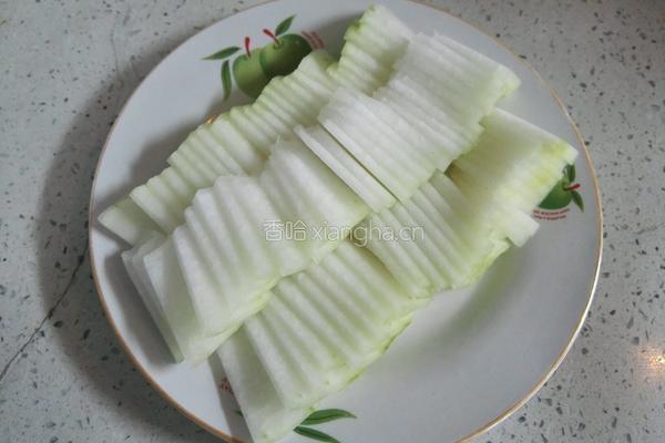 冬瓜炒胡萝卜的做法图解2