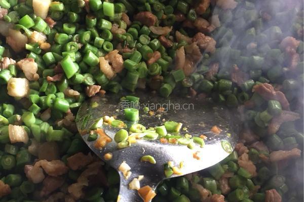 长缸豆肉丁焖饭的做法图解10