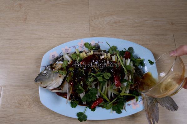 秘制油泼鲤鱼的做法图解5