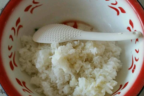蛋炒饭的做法图解1