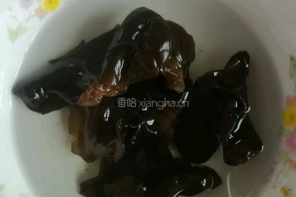 洋葱木耳炒肉的做法图解1