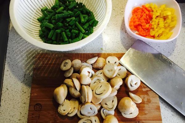 刀豆草菇炒肉末的做法图解3