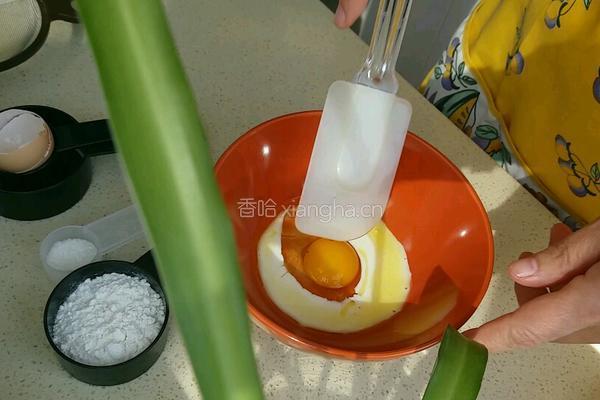奶油草莓可丽饼的做法图解1
