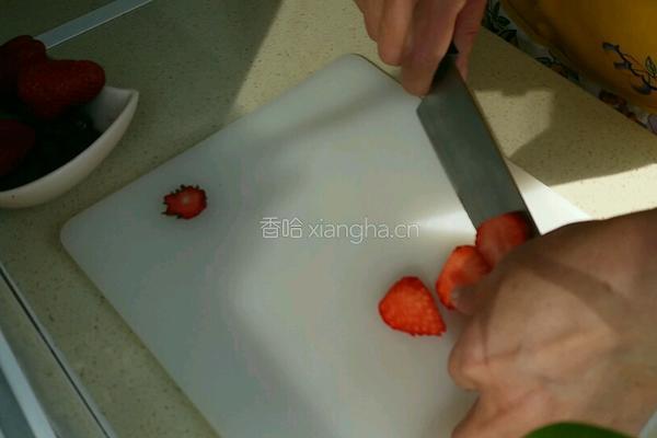 奶油草莓可丽饼的做法图解7