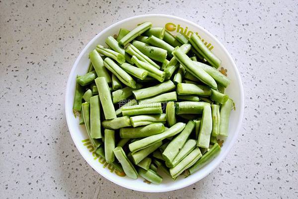 四季豆烧肉的做法图解2
