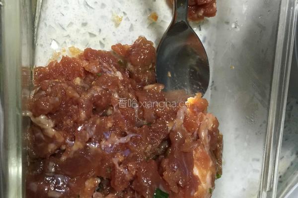 牛肉丸子萝卜汤的做法图解1