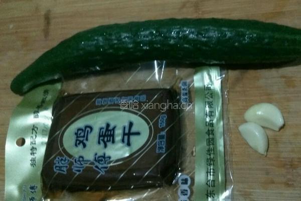 拌黄瓜鸡蛋干的做法图解1