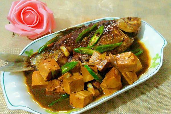 红烧鲫鱼豆腐的做法图解12