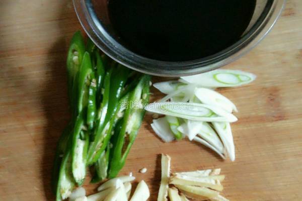 红烧鲫鱼豆腐的做法图解4