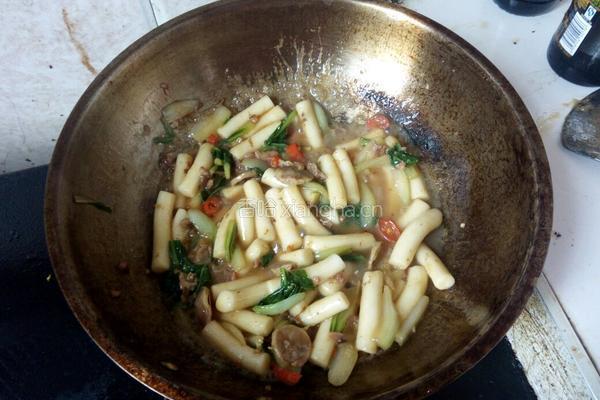 风味香肠炒年糕的做法图解6