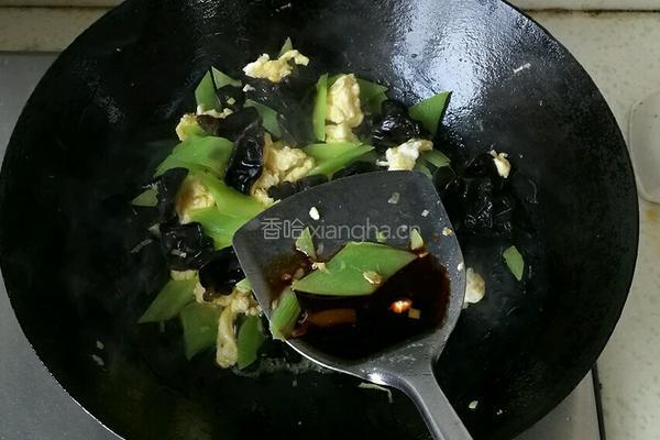 莴苣木耳炒鸡蛋的做法图解7