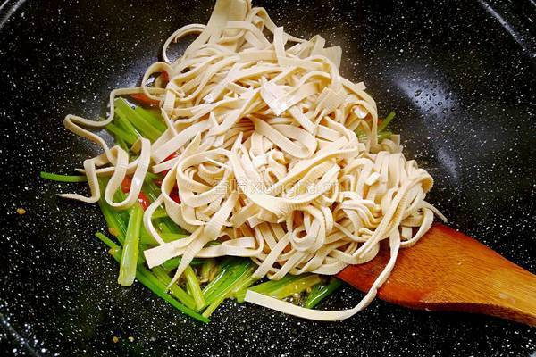 素炒豆腐皮的做法图解10