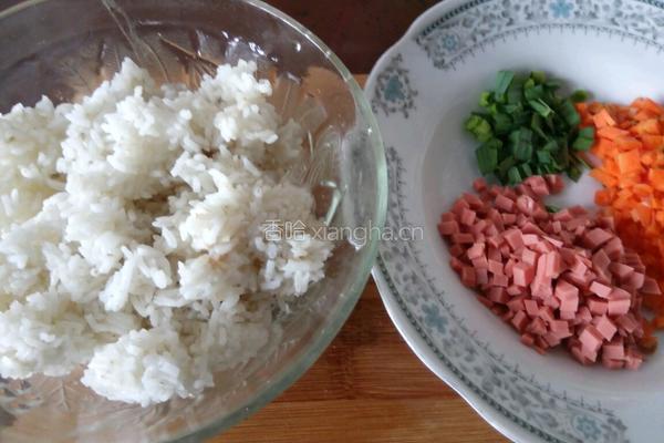 火腿炒饭的做法图解4