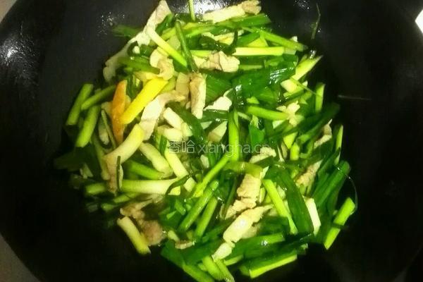 大蒜炒咸肉丝的做法图解6