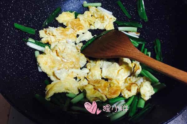 蒜苗炒鸡蛋的做法图解9