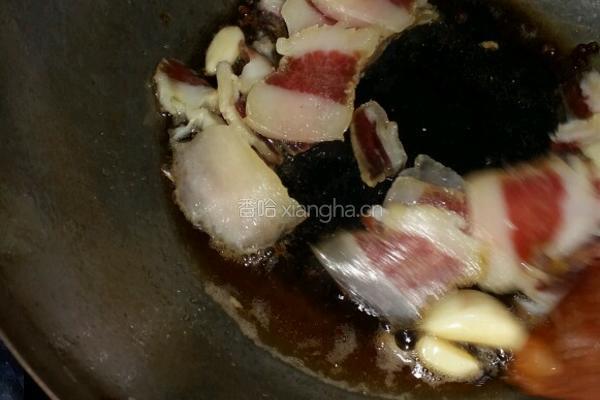 腊肉煮鳝鱼的做法图解2